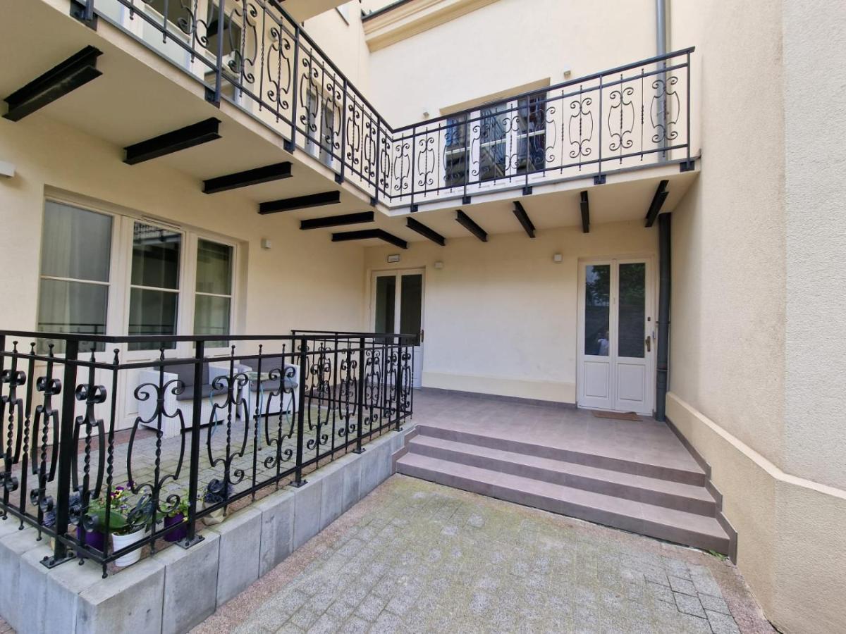 Apartamenty Sebastiana Krasków Exterior foto